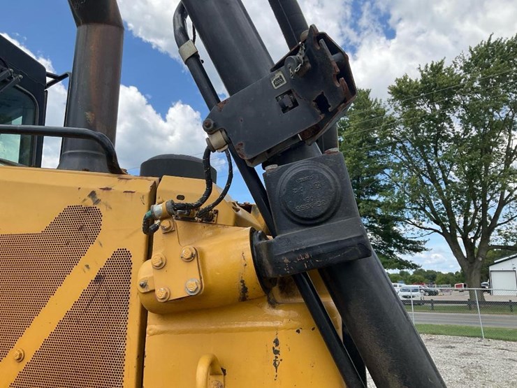 2012-caterpillar-d6t-lgp-image-15