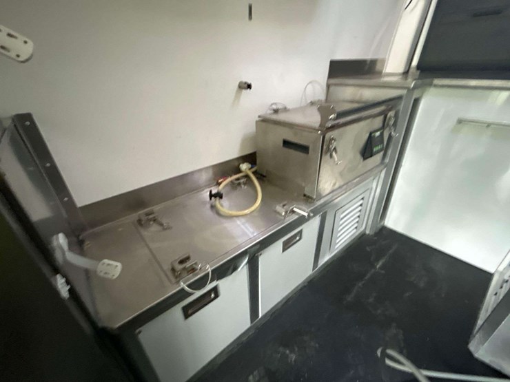 2022-mercedes-benz-sprinter-4500-image-29
