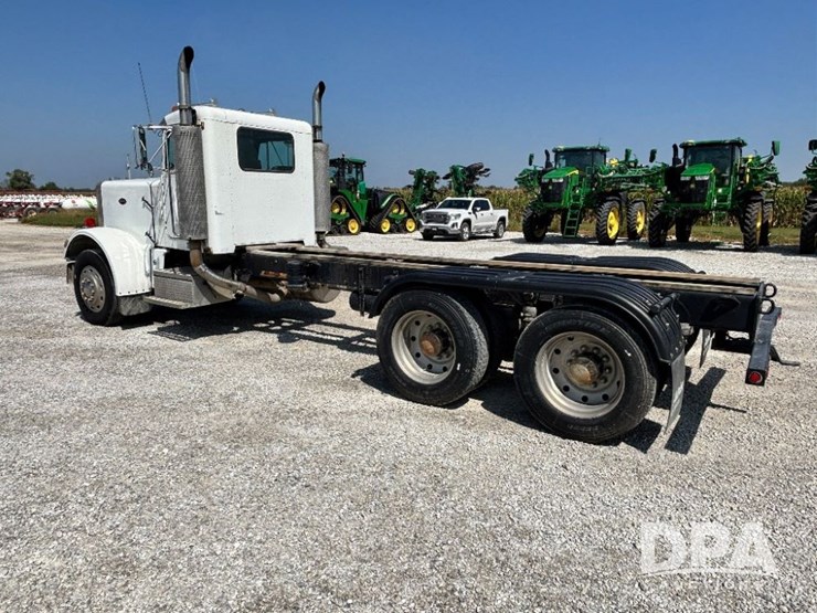 1986-peterbilt-359-image-13