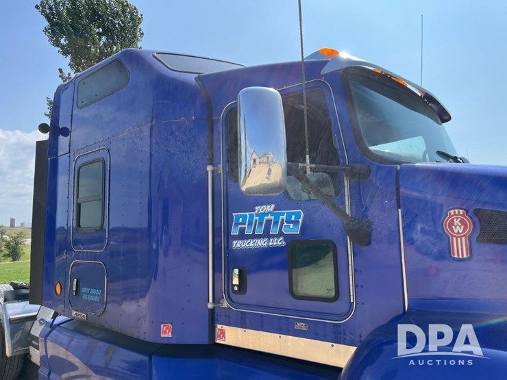 2013-kenworth-t660-image-27