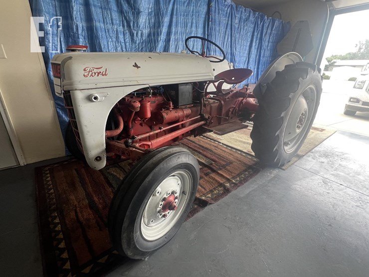 1952-ford-tractor-image-1