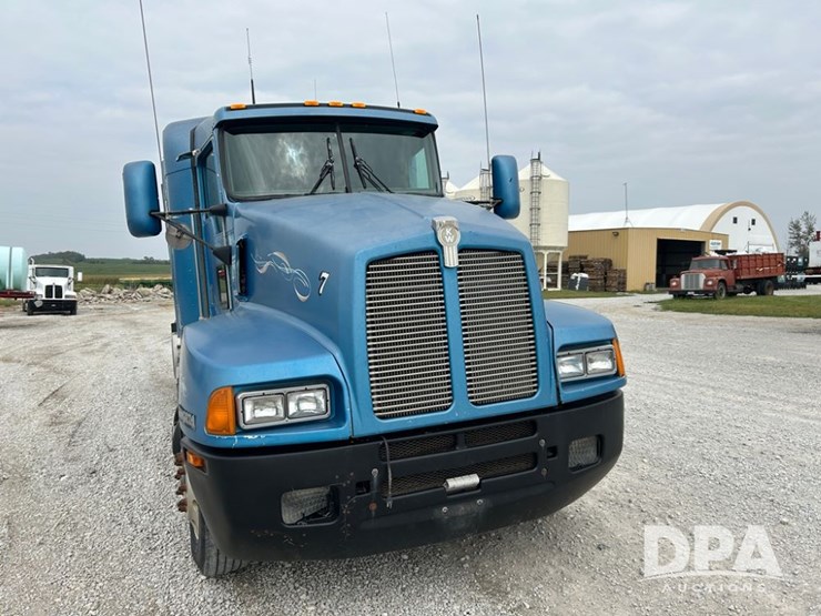 1999-kenworth-t600-image-10
