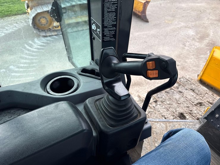 2023-deere-450-lgp-image-21
