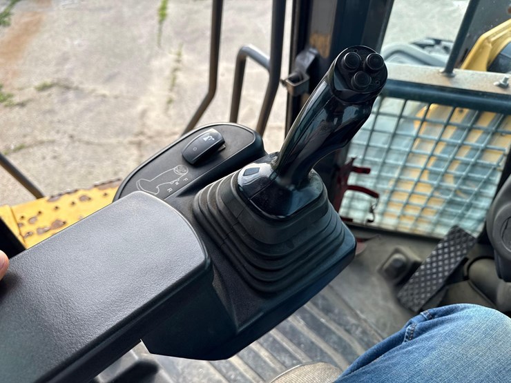 2016-deere-744kii-image-27