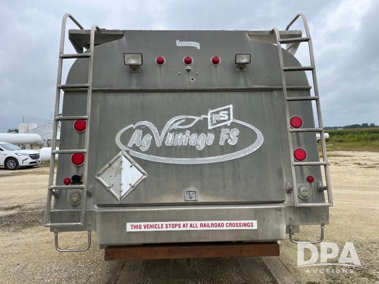 2010-freightliner-business-class-m2-petroleum-truck-(jn2961,-unit-491)-image-43