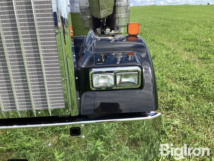 2024-kenworth-w900l-image-12