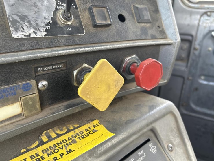 1994-mack-dm688s-image-55