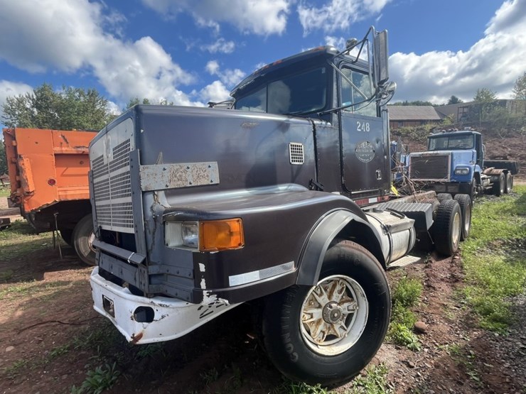 #2686-•-1990-marmon-motor-co-day-cab-truck-tractor-image-1