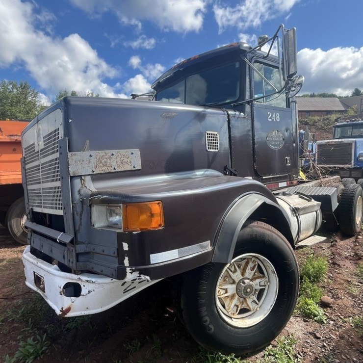 #2686 • 1990 Marmon Motor Co Day Cab Truck Tractor