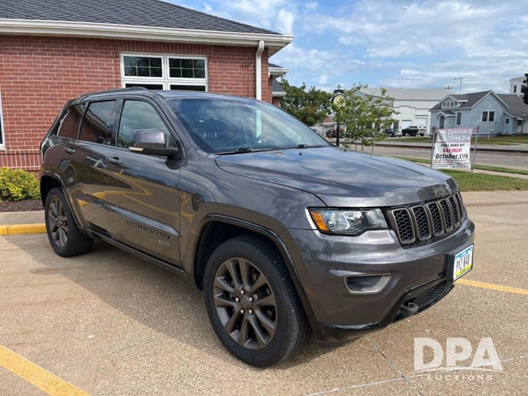 2016-jeep-grand-cherokee-image-1