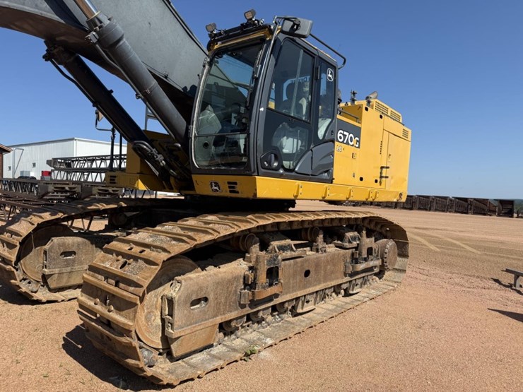 2020-deere-670g-lc-image-1