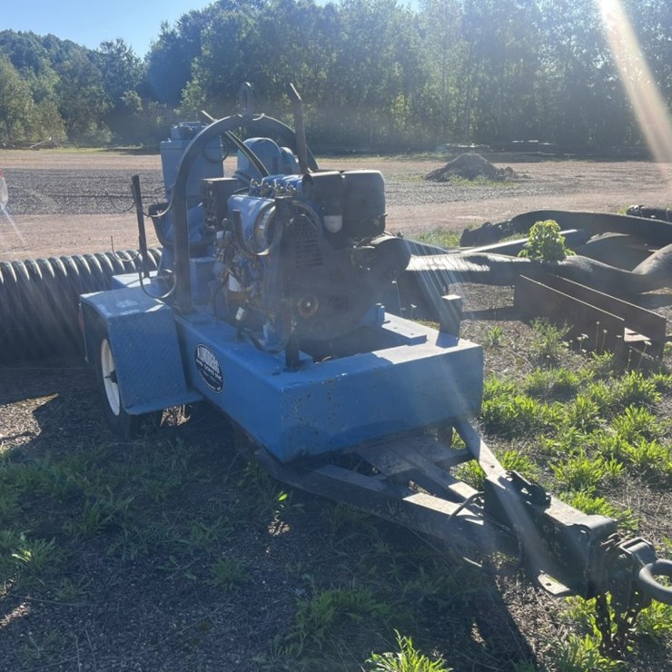 #2675 • Towable Water Pump