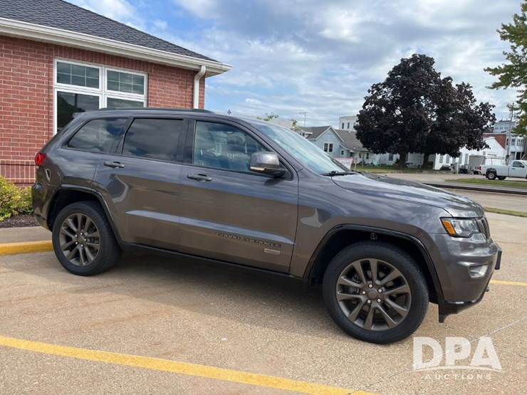 2016-jeep-grand-cherokee-image-2