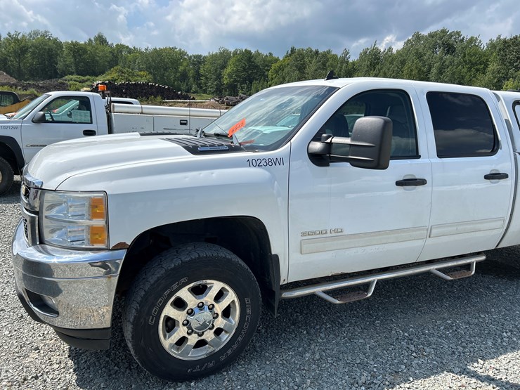 2014-chevrolet-3500-image-5