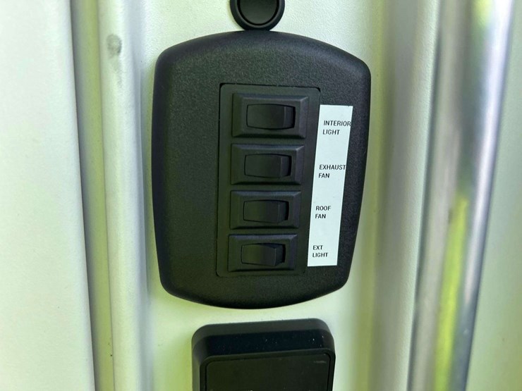 2022-mercedes-benz-sprinter-4500-image-36