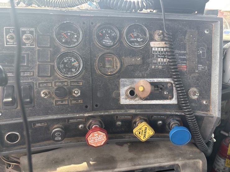 #1314-•-mack-day-cab-truck-tractor-image-49