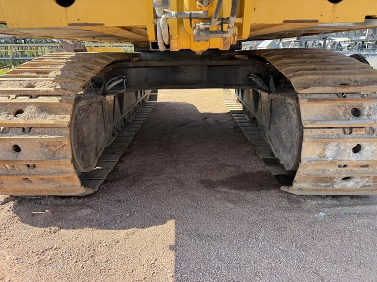 2020-deere-670g-lc-image-5
