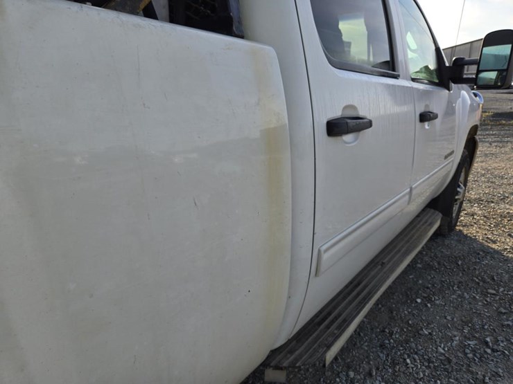 2012-chevrolet-silverado-2500-image-19