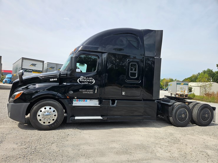 2018-freightliner-cascadia-126-image-5