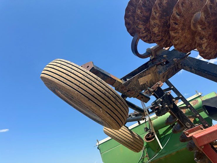 case-ih-330-image-11