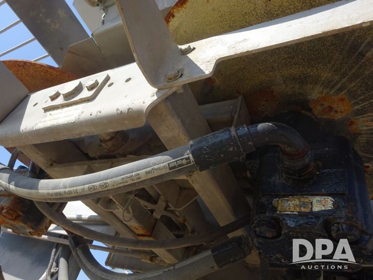 2021-john-deere-f4365-image-32