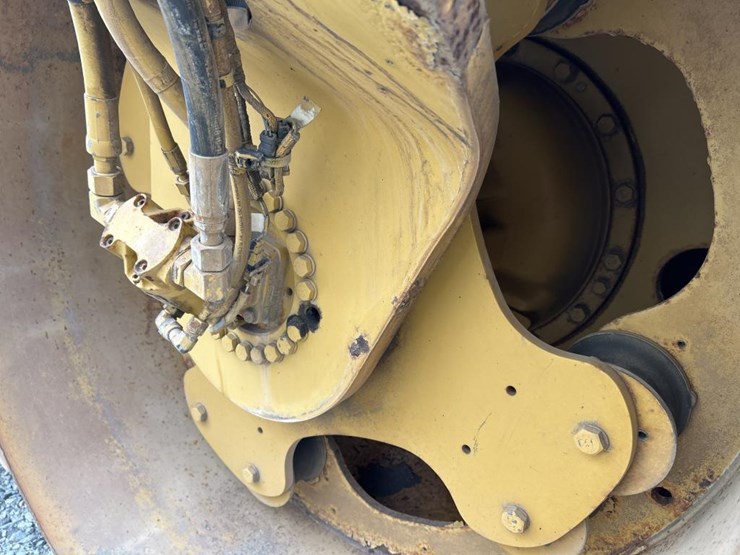 caterpillar-cb54-image-12