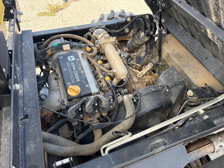 2018-john-deere-gator-image-10