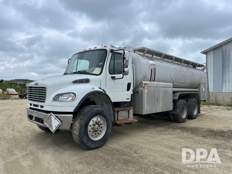2010-freightliner-business-class-m2-petroleum-truck-(jn2961,-unit-491)-image-1