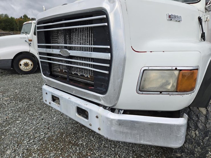 1995-ford-l9000-image-10
