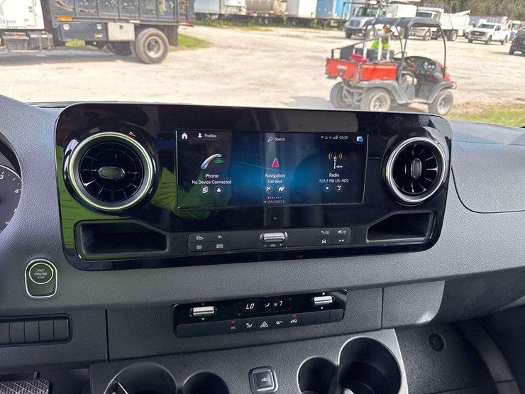 2021-mercedes-benz-sprinter-4500-image-15