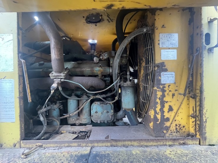 #2685-•-ingersoll-rand-xl1200-towable-air-compressor-image-8