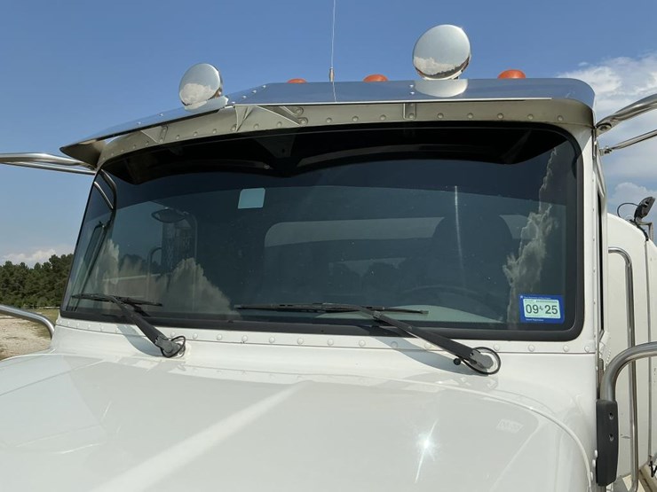 2020-peterbilt-337-image-39