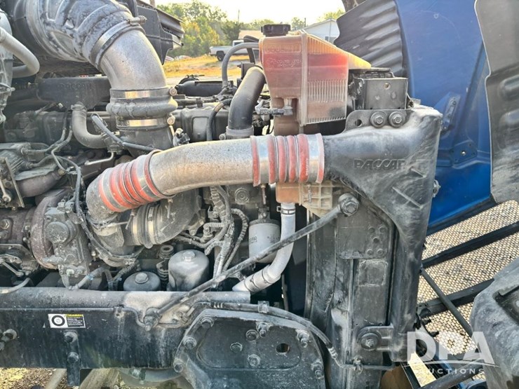 2015-peterbilt-579-image-75