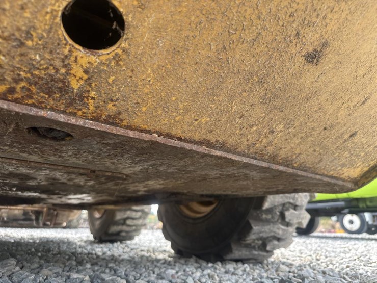2014-deere-326e-image-50