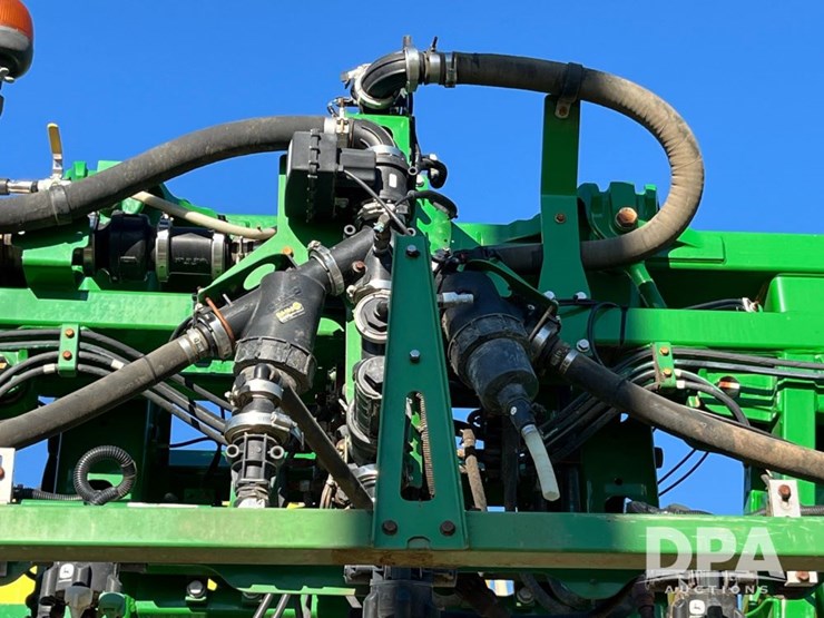 2019-john-deere-r4045-image-39