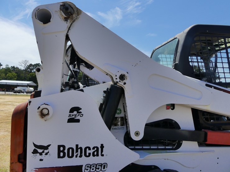 2016-bobcat-s850-image-6