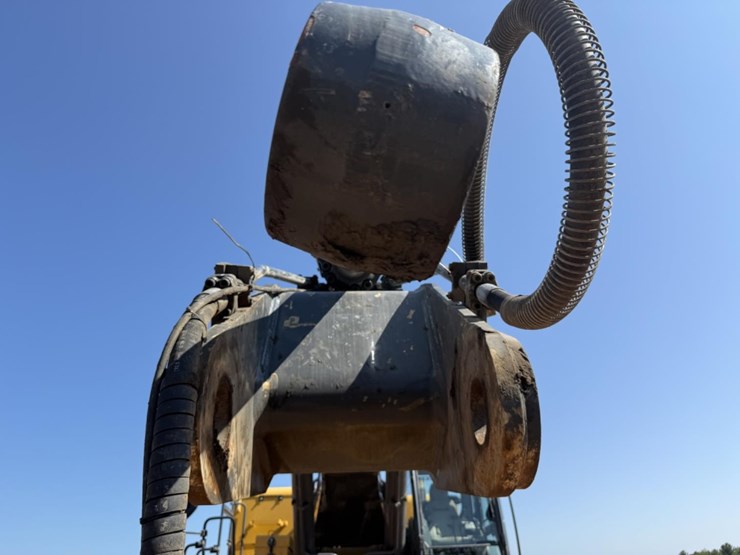 2020-deere-670g-lc-image-21