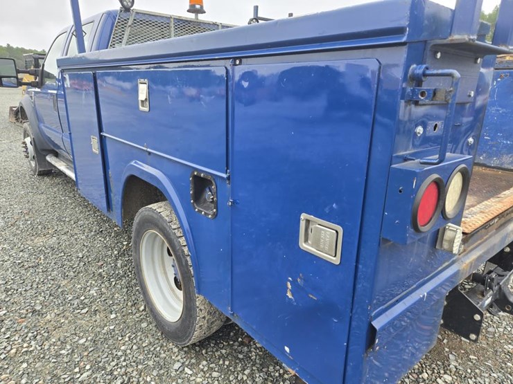 2008-ford-f550-image-25