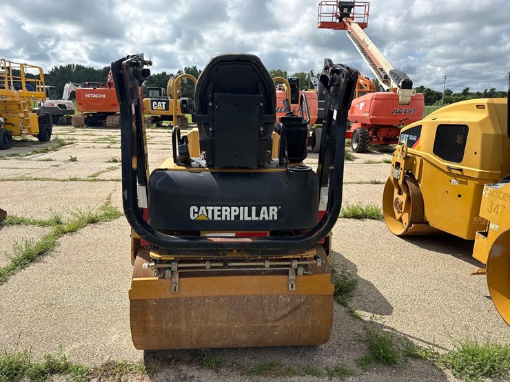 caterpillar-cb24-image-3