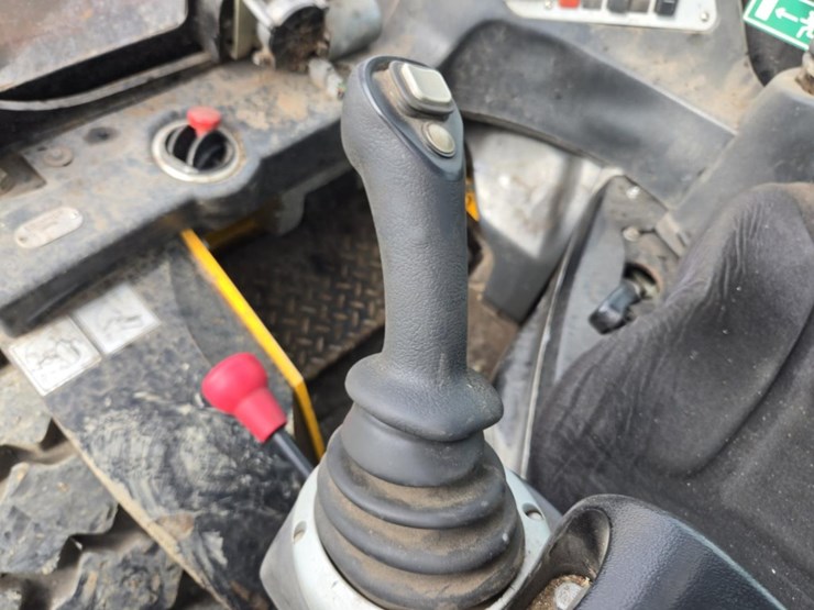 2010-jcb-180-image-43