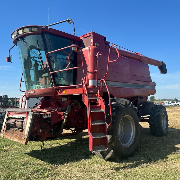 #32155 • 1997 Case International 2188 Combine