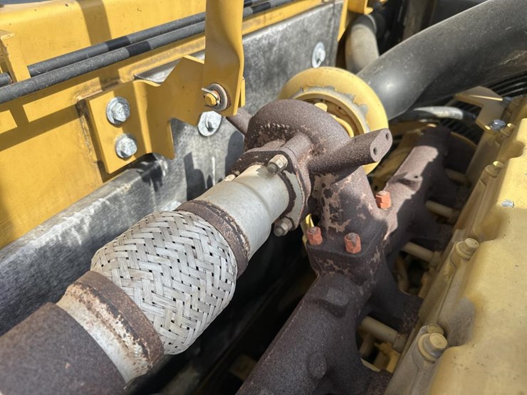 2011-caterpillar-320d-image-65