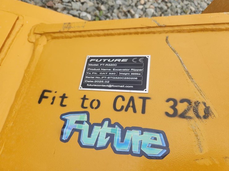 caterpillar-320-image-6