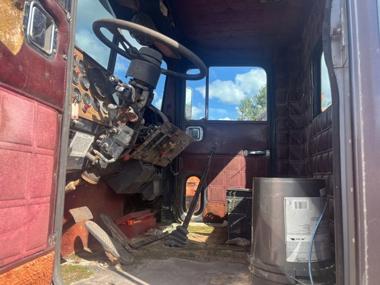 #2686-•-1990-marmon-motor-co-day-cab-truck-tractor-image-51