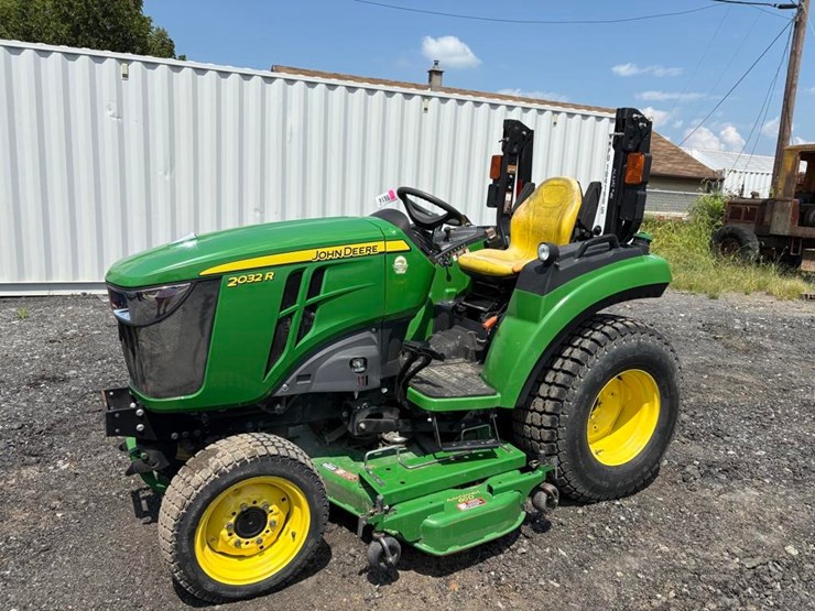 2018-john-deere-2032r-image-1