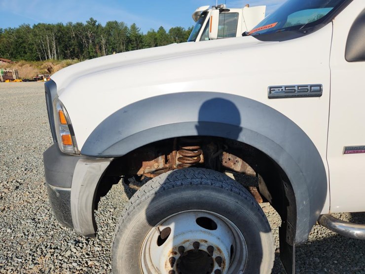 2006-ford-f550-image-17