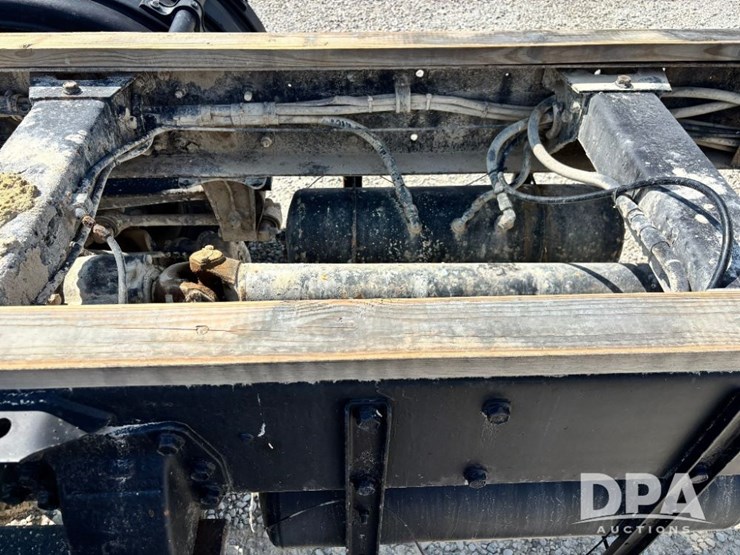 1986-peterbilt-359-image-43