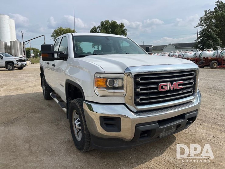 2015-gmc-2500-image-4