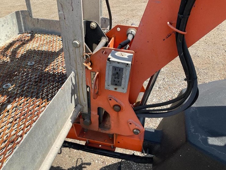 2012-jlg-t350-image-15