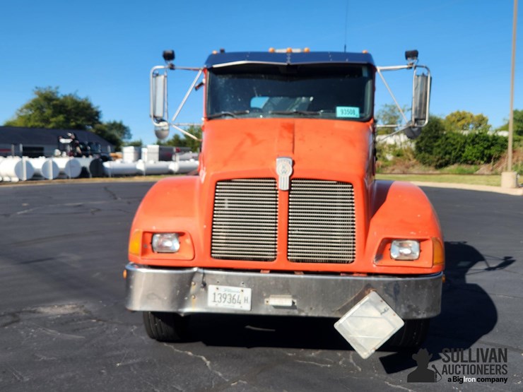 1996-kenworth-t300-image-2
